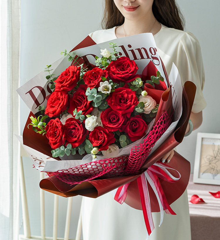 新余女朋友生日,送玫瑰花束合适还是百合花更好?